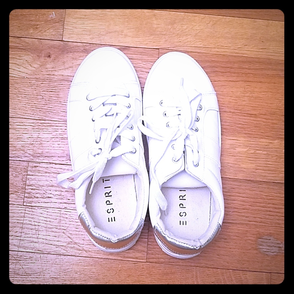 Spirit white sneakers